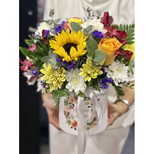 Букет из свежих цветов - фото